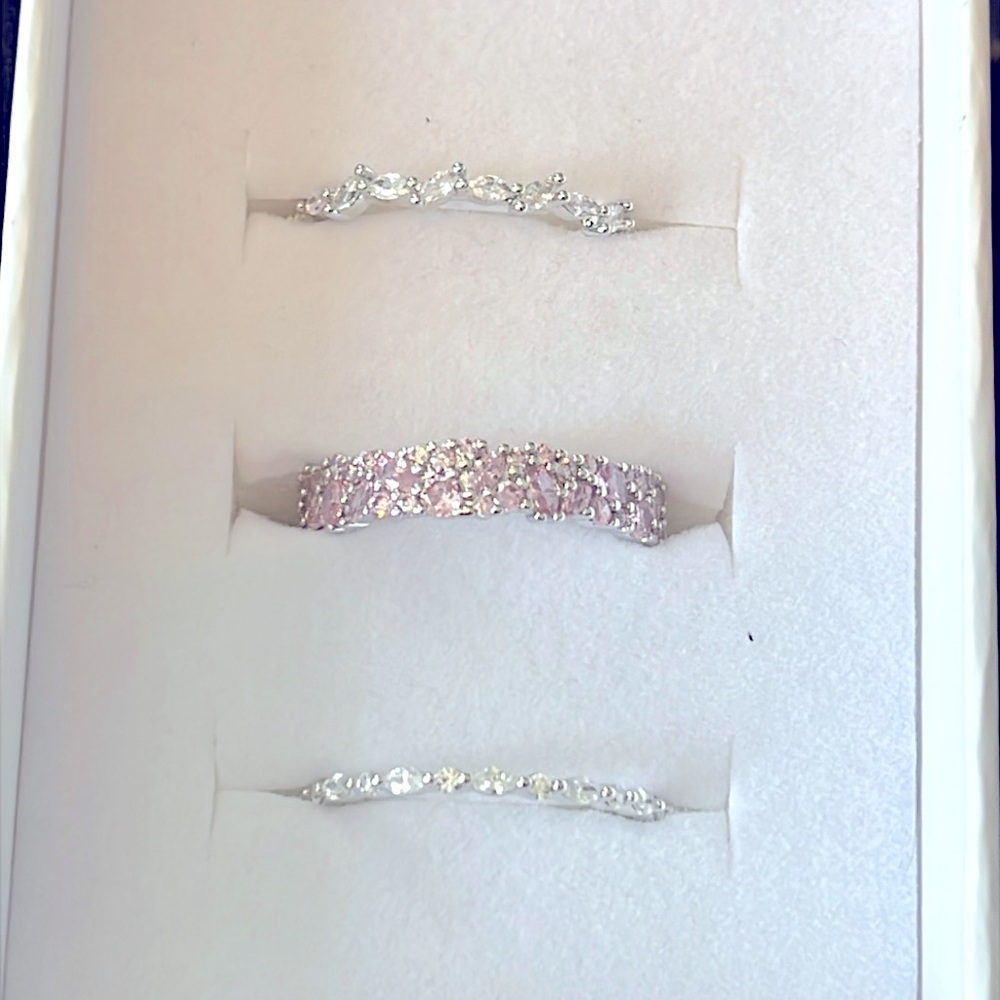 Bomb party, Hussle and hearts size 8
Luxe Bands
Rise Quartz Rhodium